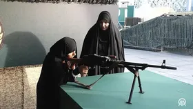 İran’da Sivillere Silah Eğitimi Veriliyor