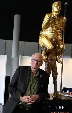 Eslovaquia Pide la Retirada Inmediata del Parlamento Europeo de una Escultura Satírica de Trump
