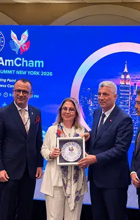 Ferda Bakay Saka’ya Türkiye–ABD İş Birliğine Katkılarından Dolayı Plaket