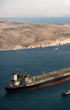 İran'dan Hürmüz Boğazı'nda 6 gemiye uyarı ateşi