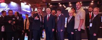 Ticaret Bakanı Ömer Bolat, IDEF 2025'i ziyaret etti: