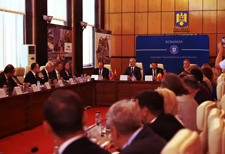 Bakan Uraloğlu, Romanya Başbakanı Bolojan ve mevkidaşı Şerban ile görüştü: