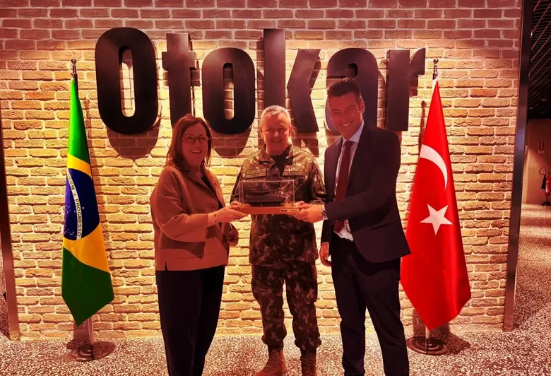 Brezilya Ordusu'ndan Türk zırhlıları için Otokar'a ziyaret