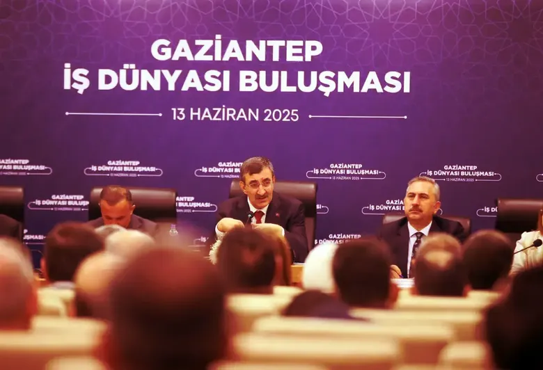 Cumhurbaşkanı Yardımcısı Yılmaz Gaziantep'te sanayicilerle bir araya geldi: