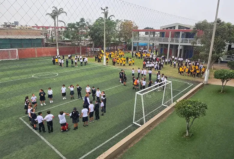 Detienen A Ocho Estudiantes De UN Colegio Militar De Perú Por Violar En Grupo A Otro Menor Con El Palo De Una Escoba