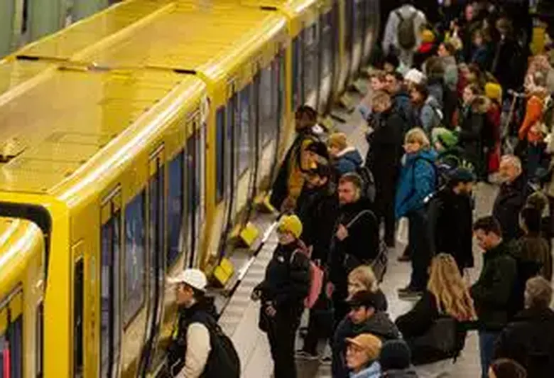 Deutschlandticket: Mehr Menschen Fahren im Nahverkehr
