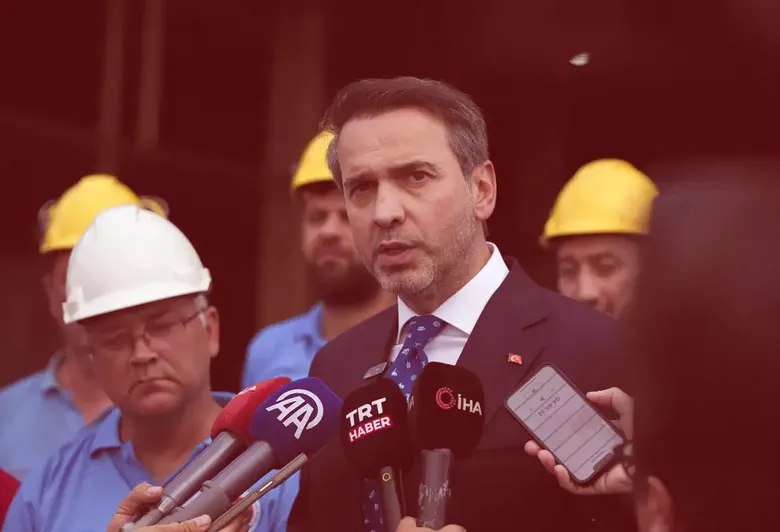Enerji ve Tabii Kaynaklar Bakanı Bayraktar, Soma Termik Santrali'nin yeniden çalışmaya başlayacağını ve bu ay içinde netleşecek yeni işletmeciyle yoluna devam edeceğini bildirdi