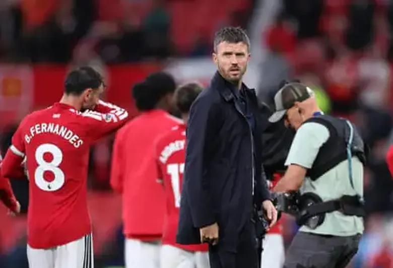 Febrile Manchester derby awaits amid growing rift between United fans and club