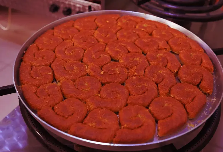 Güneydoğu'daki asırlık işletmeler, farklı lezzetleri kuşaktan kuşağa aktarıyor Güneydoğu'daki asırlık işletmeler, farklı lezzetleri kuşaktan kuşağa aktarıyor