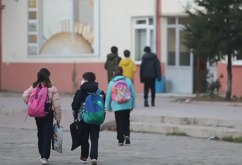 Okullarda Ara Tatil Ne Zaman? MEB Okul Takvimi...
