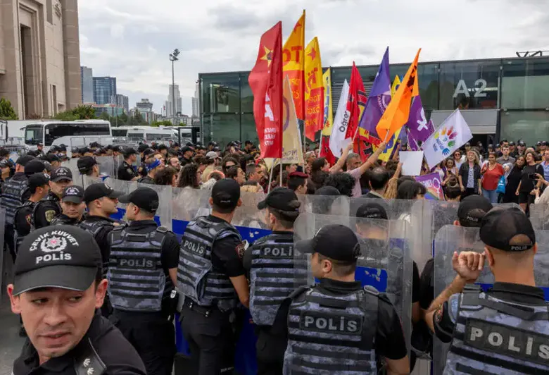 Raids Anti-LGBT+ : La Turquie Libère 106 Manifestants, Mais Emprisonne D'Autres Militants