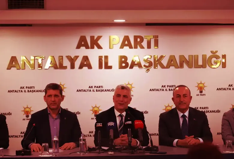 Ticaret Bakanı Bolat, Antalya'da partililerle buluştu: