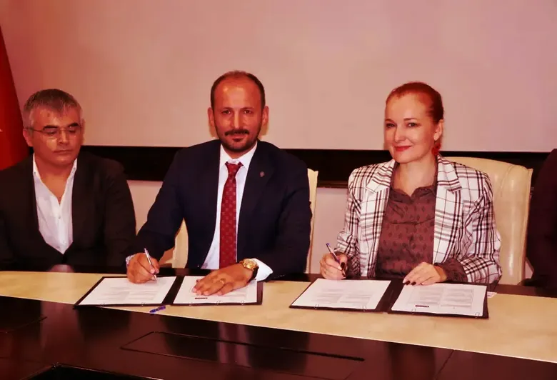 Trabzon'da marina yapılması amacıyla işbirliği protokolü imzalandı Trabzon'da marina yapılması amacıyla işbirliği protokolü imzalandı