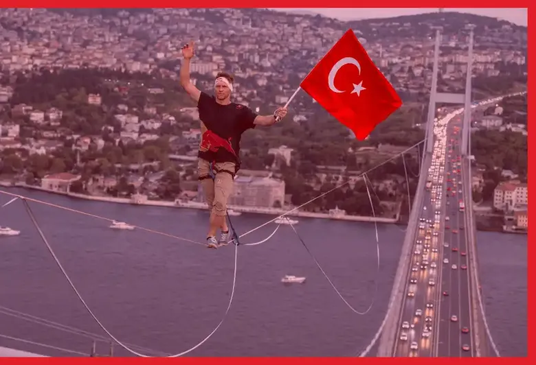 İstanbul Boğazı’nda Unutulmaz Performans: Red Bull Sporcusu Asya’dan Avrupa’ya Halat Üzerinde Yürüdü
