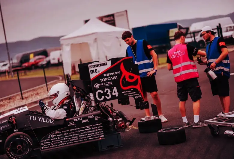 YTU Racing, geliştirdiği araçla Çekya'da birinci oldu