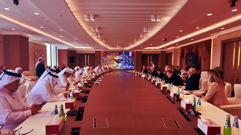 Bakan Şimşek, Doha'da reel sektöre Türkiye'deki yatırım fırsatlarını anlattı