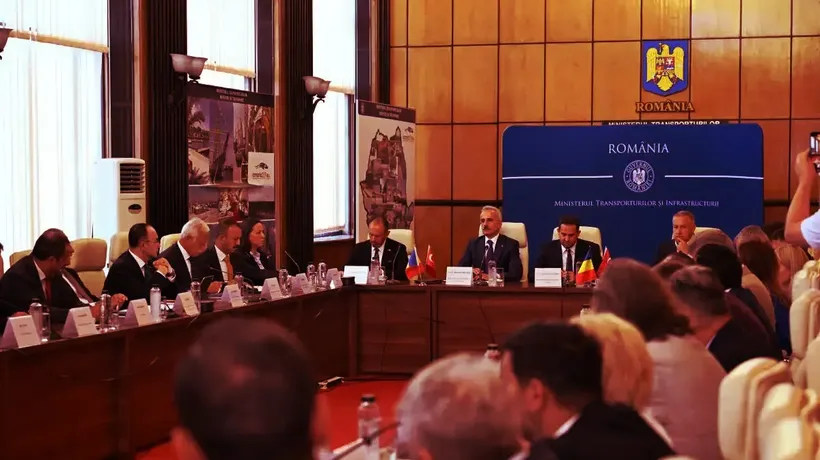 Bakan Uraloğlu, Romanya Başbakanı Bolojan ve mevkidaşı Şerban ile görüştü: