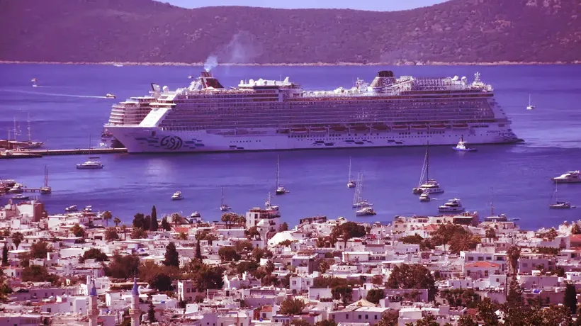 Bodrum'a iki kruvaziyerle 3 bin 308 yolcu geldi