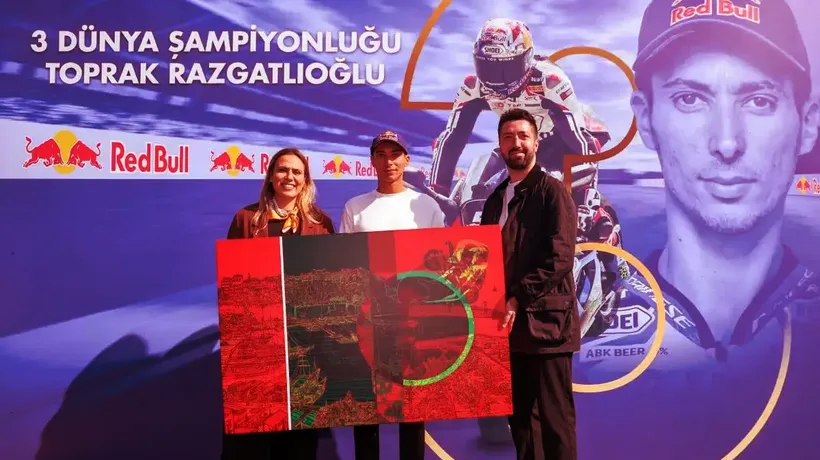 Castrol, sanat ve sporu "Işığın ve Rengin Yolculuğu" eserinde buluşturdu