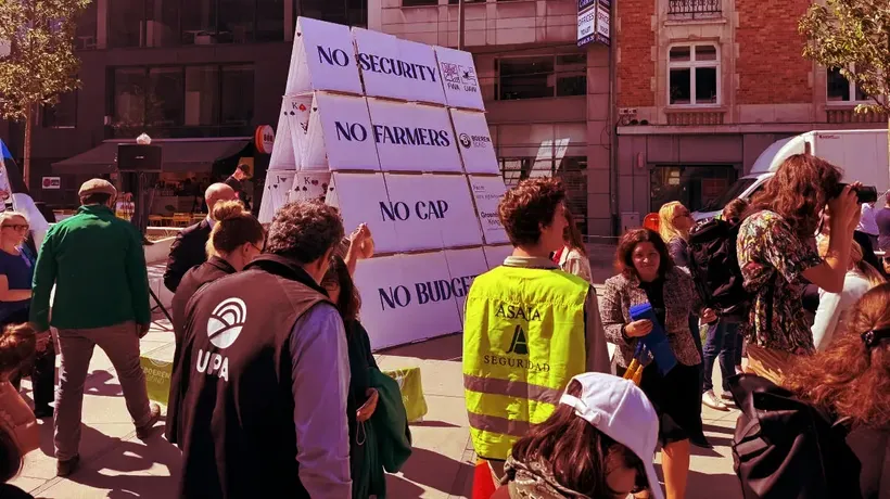 Çiftçilerden AB kurumları önünde protesto