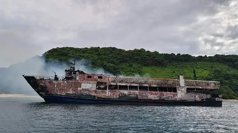El incendio de un ferry deja al menos cinco muertos y 87 desaparecidos en Filipinas