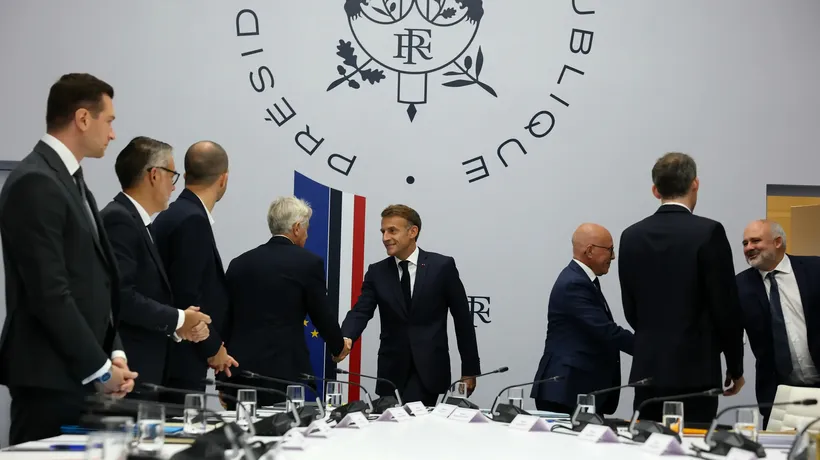 Emmanuel Macron Convoca A Los Aspirantes Presidenciales Para Informarles Del "Rápido Deterioro De La Situación Internacional"