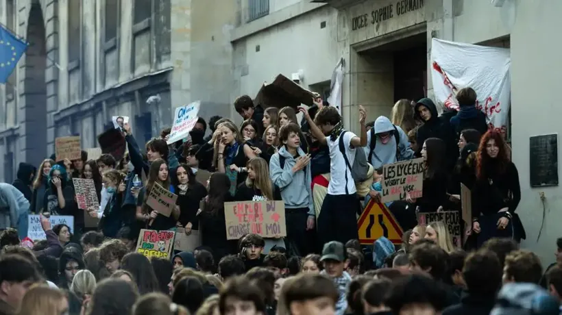 En Direct : Mobilisation Massive Attendue des Lycéens pour L'Acte III du Mouvement