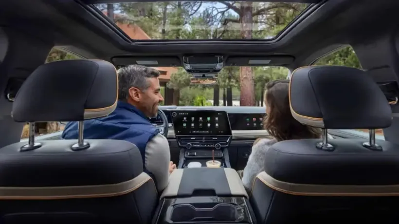 GM, Carplay'i Kaldırmak Yerine Ekranı İkiye Böldü