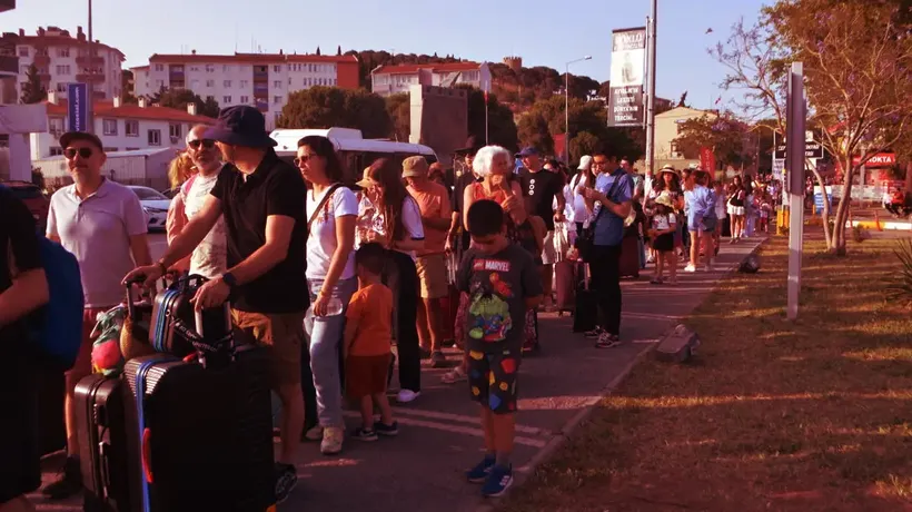 Kurban Bayramı tatilinde Ayvalık'tan Midilli Adası'na geçişlerde yoğunluk yaşanıyor