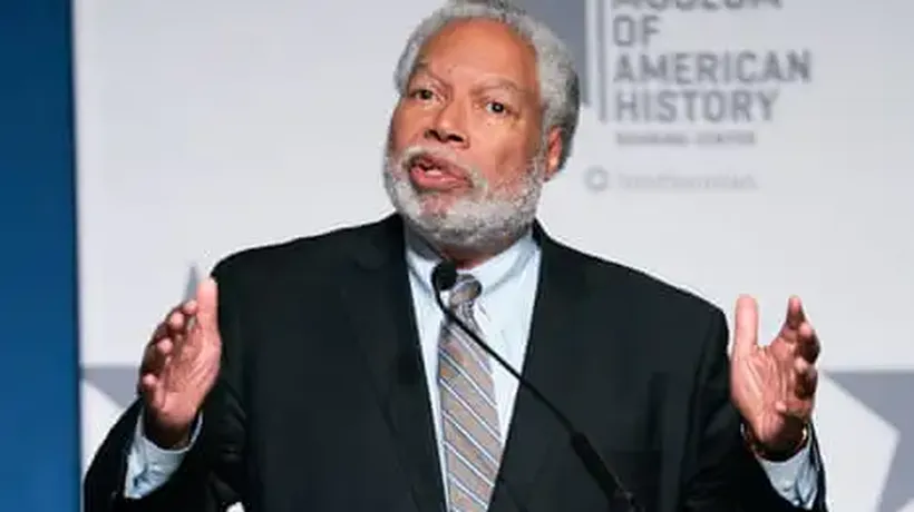 ‘Let’s Tell the Truth’: Smithsonian Head Given Standing Ovation as He Hits Back at Trump Attacks