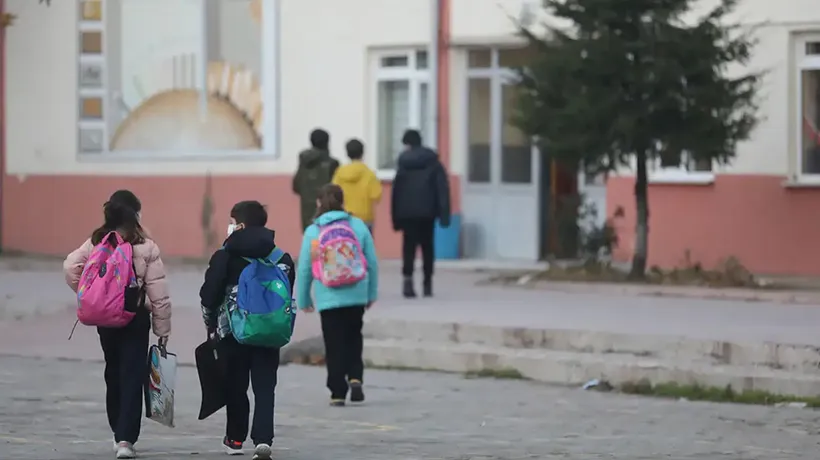 Okullarda Ara Tatil Ne Zaman? MEB Okul Takvimi...