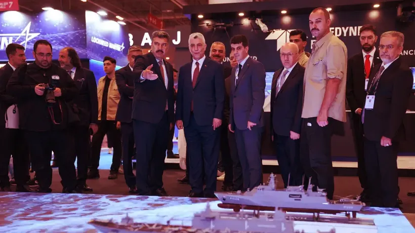 Ticaret Bakanı Ömer Bolat, IDEF 2025'i ziyaret etti: