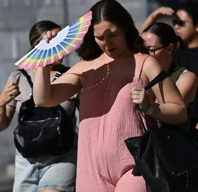 Avrupa kavruluyor! 42 dereceyi gördüler, hastaneler doldu