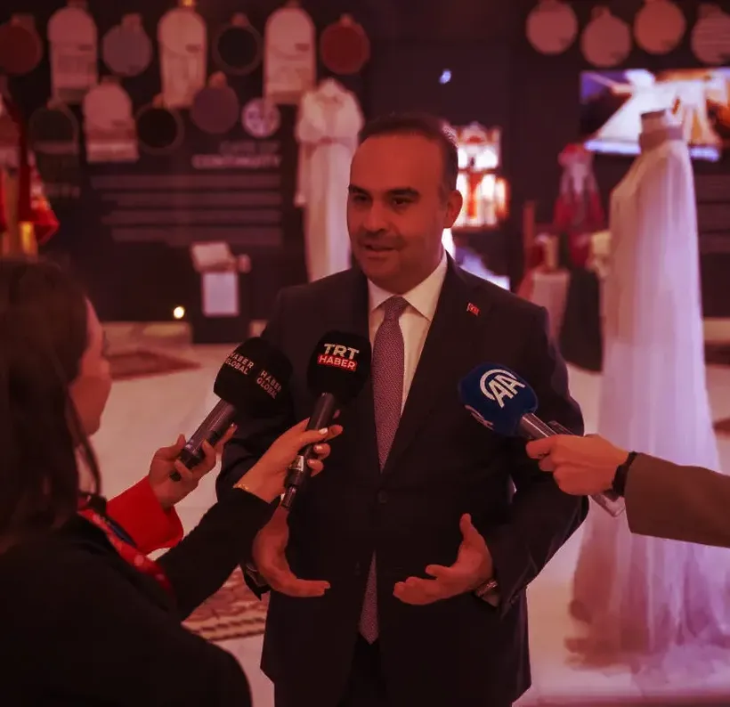 Bakan Kacır, Türkevi'nde "Anadoludakiler" sergisini gezdi: