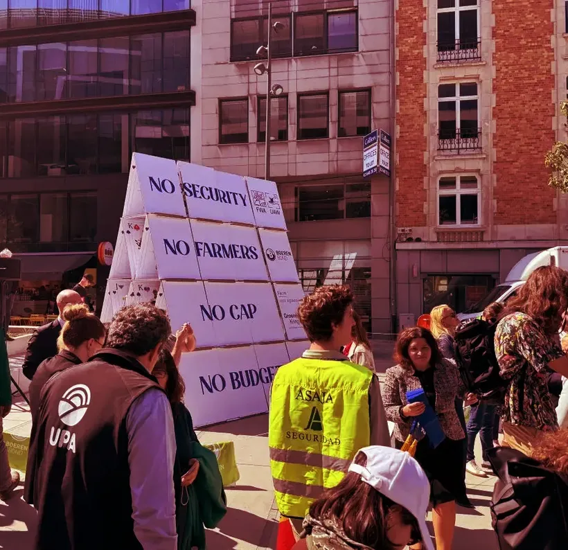 Çiftçilerden AB kurumları önünde protesto Çiftçilerden AB kurumları önünde protesto
