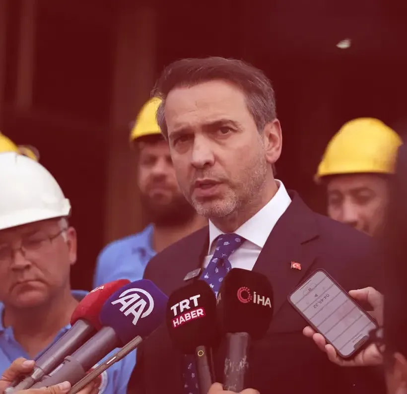 Enerji ve Tabii Kaynaklar Bakanı Bayraktar, Soma Termik Santrali'nin yeniden çalışmaya başlayacağını ve bu ay içinde netleşecek yeni işletmeciyle yoluna devam edeceğini bildirdi