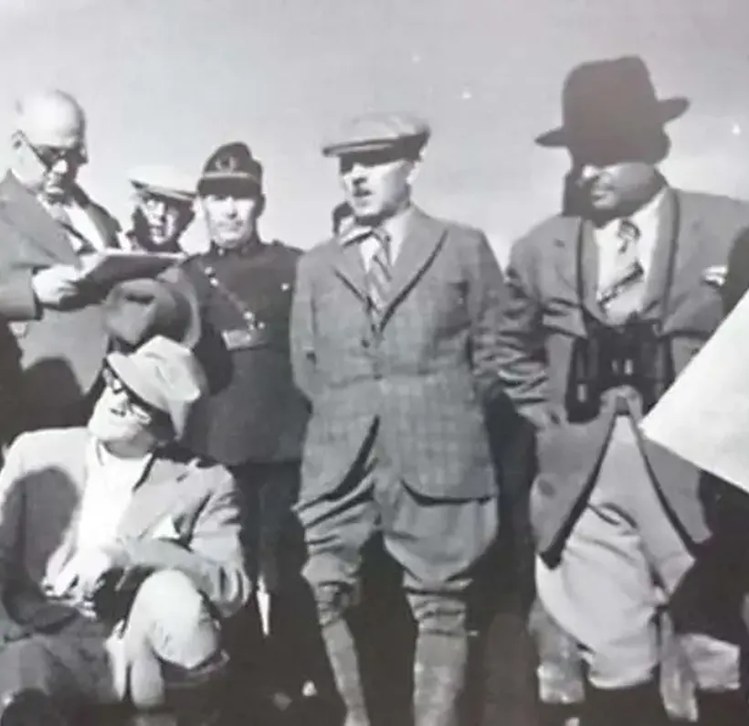 Atatürk'ün Henüz Gözler Önüne Serilmemiş Fotoğrafları: Tarihin Derinliklerinden Atatürk'ün Henüz Gözler Önüne Serilmemiş Fotoğrafları: Tarihin Derinliklerinden