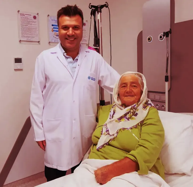 "İzsiz cerrahi" ile 81 yaşındaki kanser hastası sağlığına kavuştu