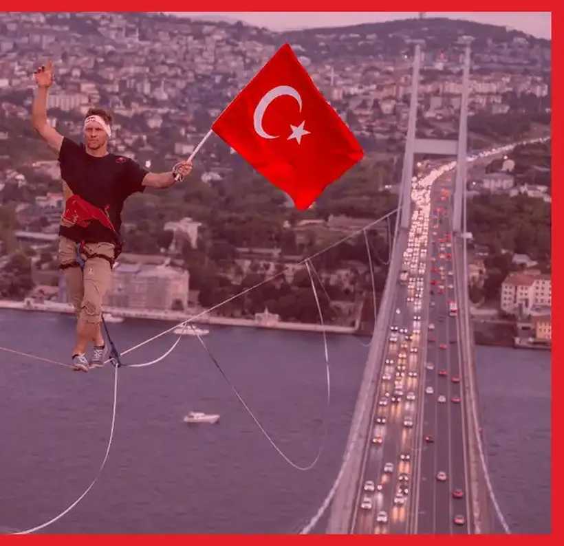 İstanbul Boğazı’nda Unutulmaz Performans: Red Bull Sporcusu Asya’dan Avrupa’ya Halat Üzerinde Yürüdü İstanbul Boğazı’nda Unutulmaz Performans: Red Bull Sporcusu Asya’dan Avrupa’ya Halat Üzerinde Yürüdü