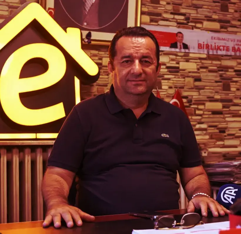 Yetkili emlak ofislerine "e" tabelaların asılmasına başlandı Yetkili emlak ofislerine "e" tabelaların asılmasına başlandı