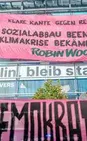 Aktivisten Seilen Sich Vom Dach der CDU-Parteizentrale AB