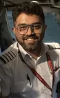 Así Es Smit Machchhar, el Piloto Indio de Flydubai Que Ayudó A Reducir al Atacante en Pleno Vuelo Tras Ser Apuñalado: "Es UN Héroe"