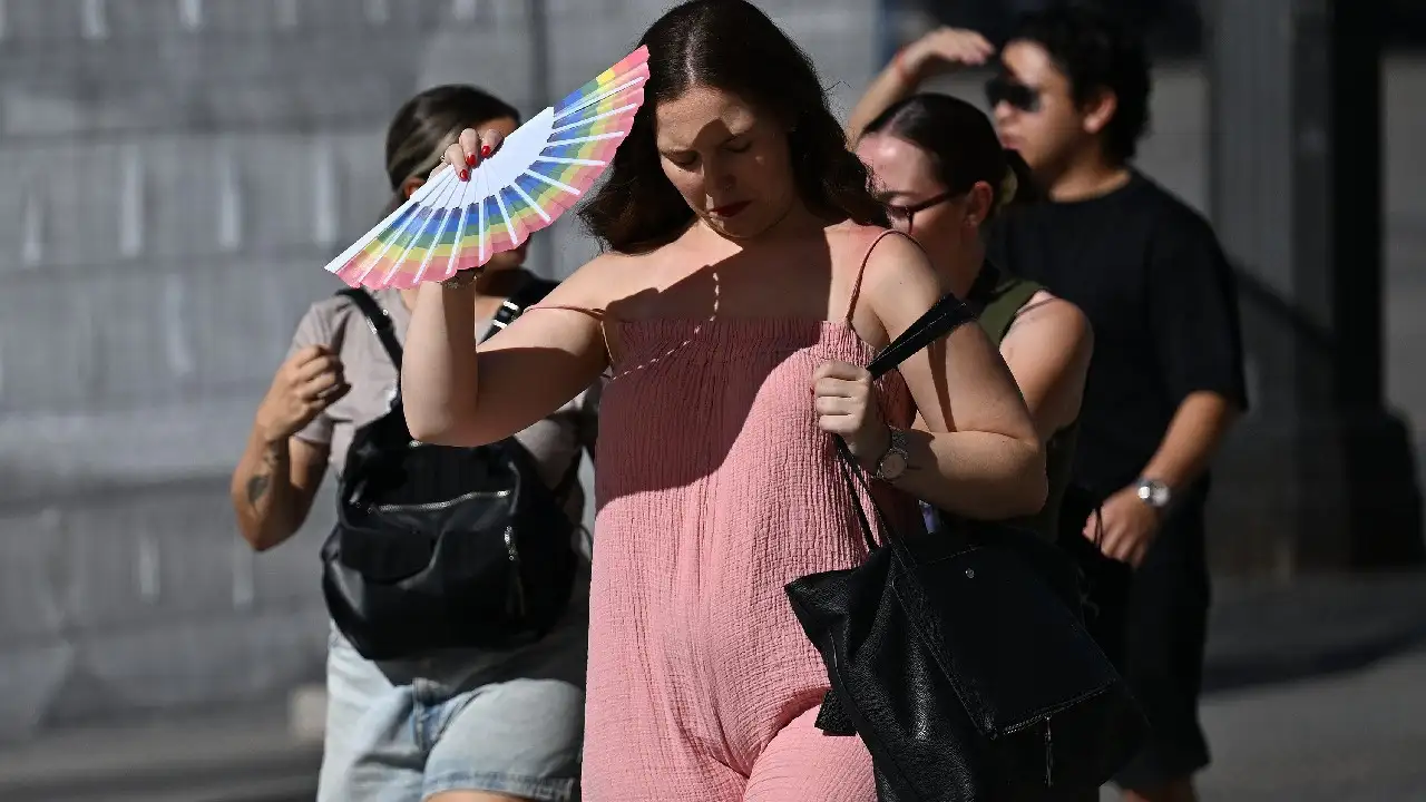Avrupa Kavruluyor! 42 Dereceyi Gördüler, Hastaneler Doldu