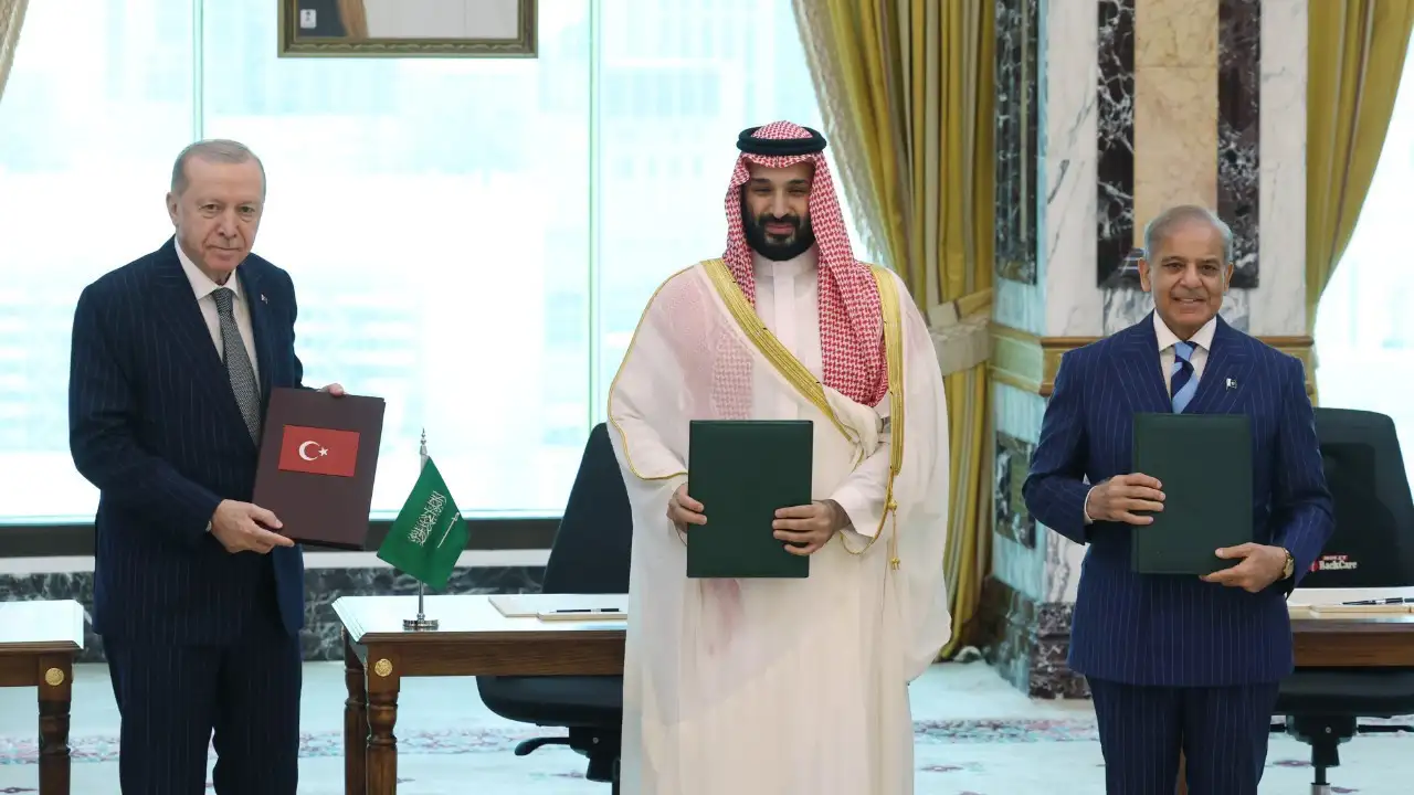 İslamabad ve Riyad'la Üçlü Anlaşma: Türkiye Yeni Savunma İttifakını İmzaladı