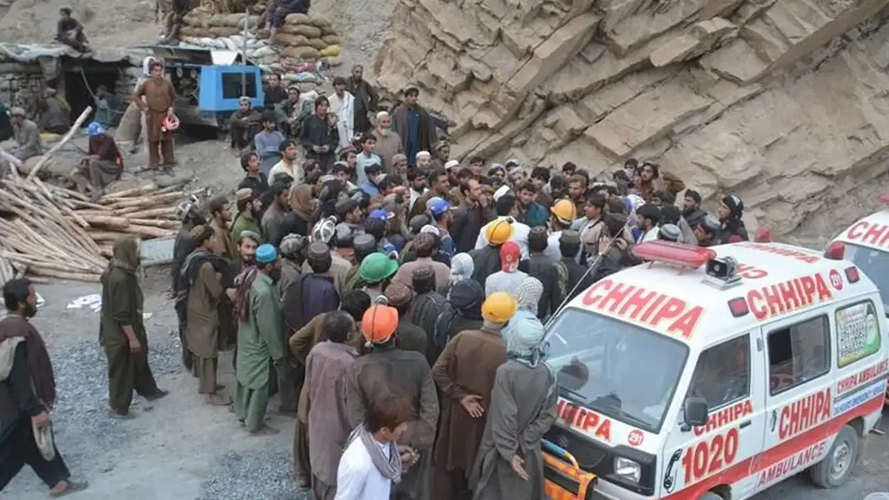 Pakistan'da Maden Faciası: 42 İşçi Mahsur Kaldı, 6 Kişi Yaşamını Yitirdi