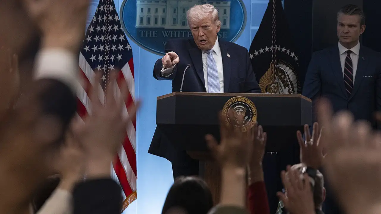 Trump'tan İran'a Yeni Tehdit: Anlaşma Olmazsa Gemileri En İyi Silahlarla Yüklüyoruz